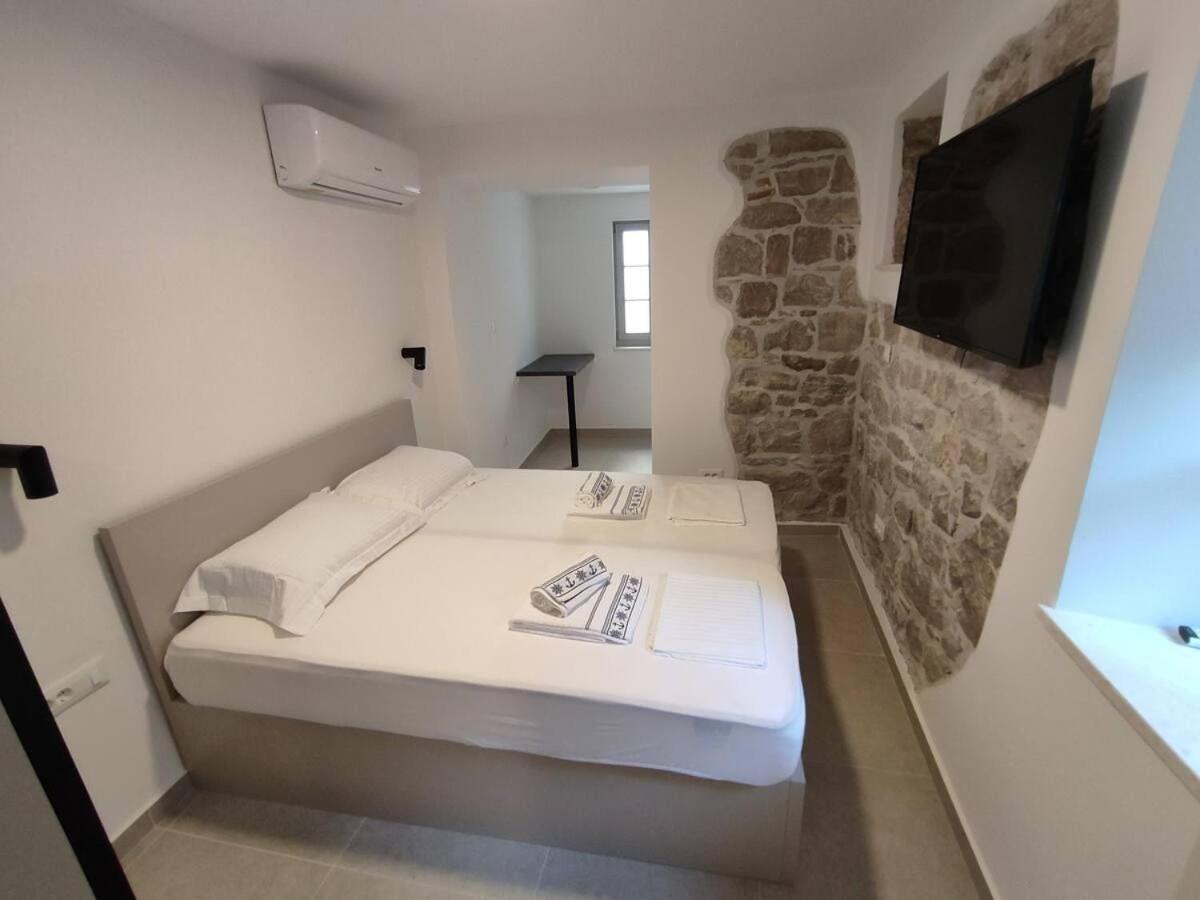The Center Of Split, Renovated Stone House Appartement Buitenkant foto
